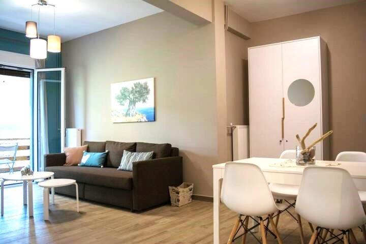 Chic And Minimal Apartment Close To Thissio Metro Atene Esterno foto
