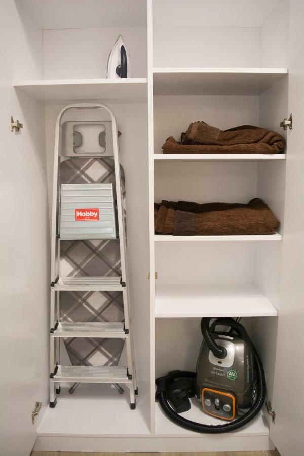 Chic And Minimal Apartment Close To Thissio Metro Atene Esterno foto