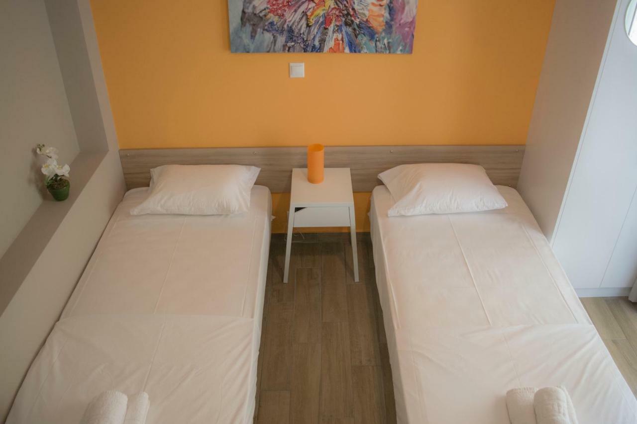 Chic And Minimal Apartment Close To Thissio Metro Atene Esterno foto