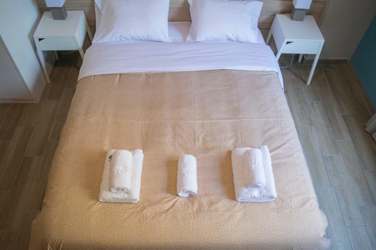 Chic And Minimal Apartment Close To Thissio Metro Atene Esterno foto